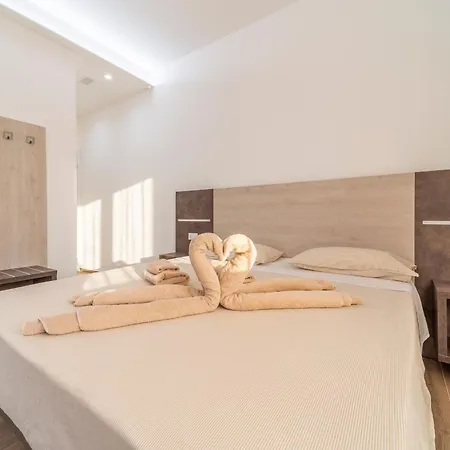 Mentana Πανσιόν Πάρμα